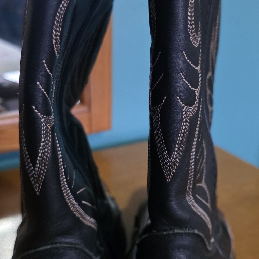 Laredo Black and Brown Heeled Boots - Picture 3 of 5